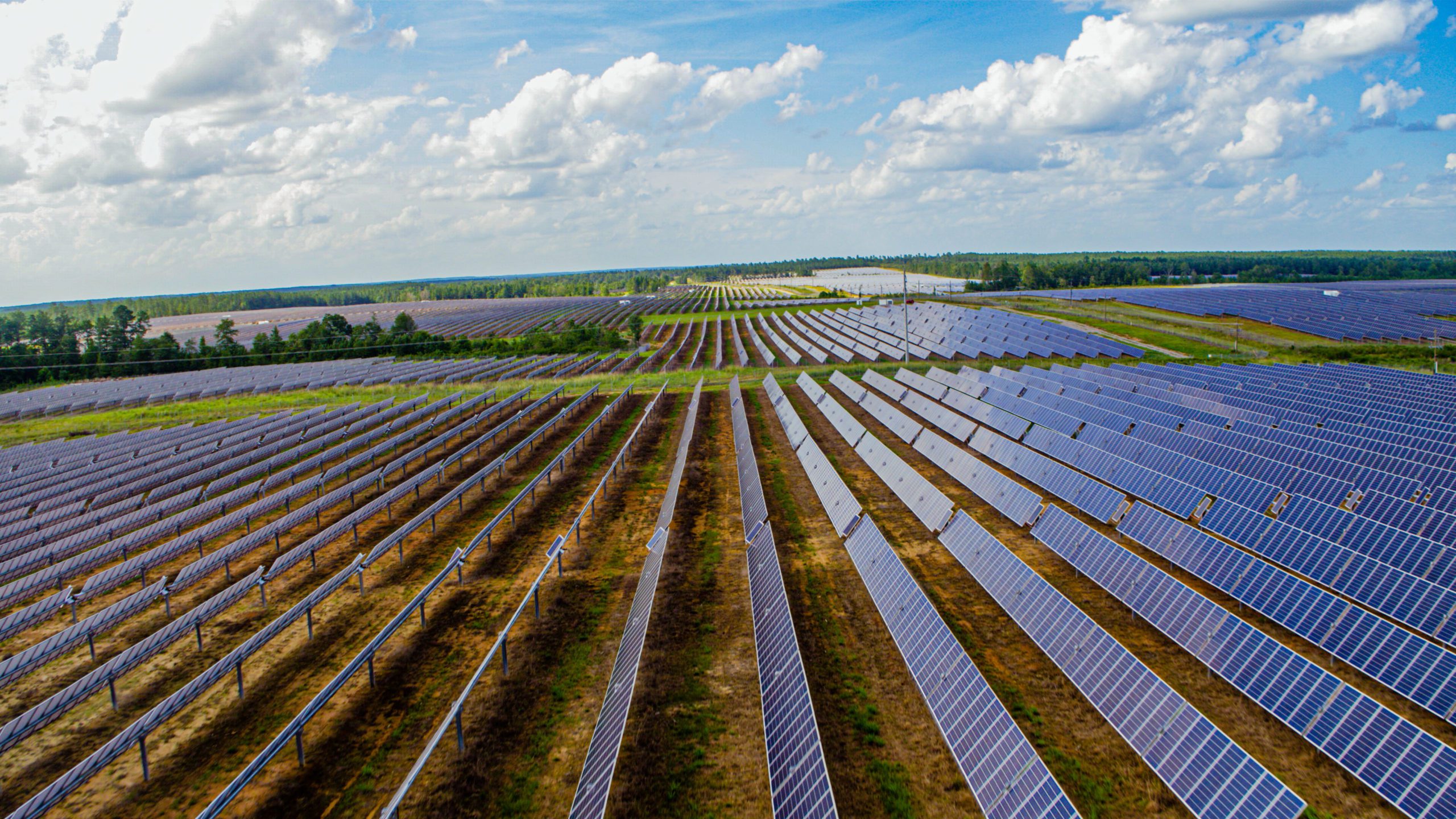 Valmont Solar inaugura fábrica de trackers em Contagem, MG